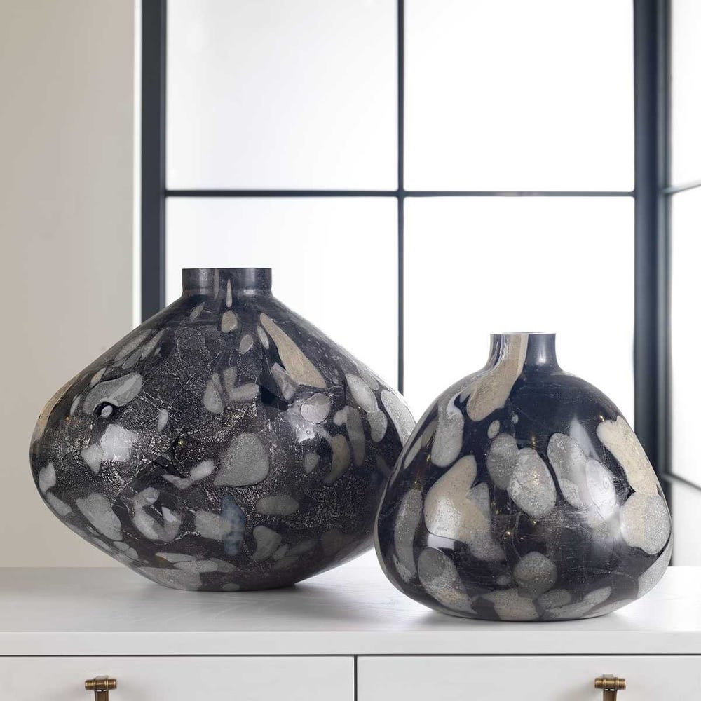 PEBBLE OBLONG VASE
