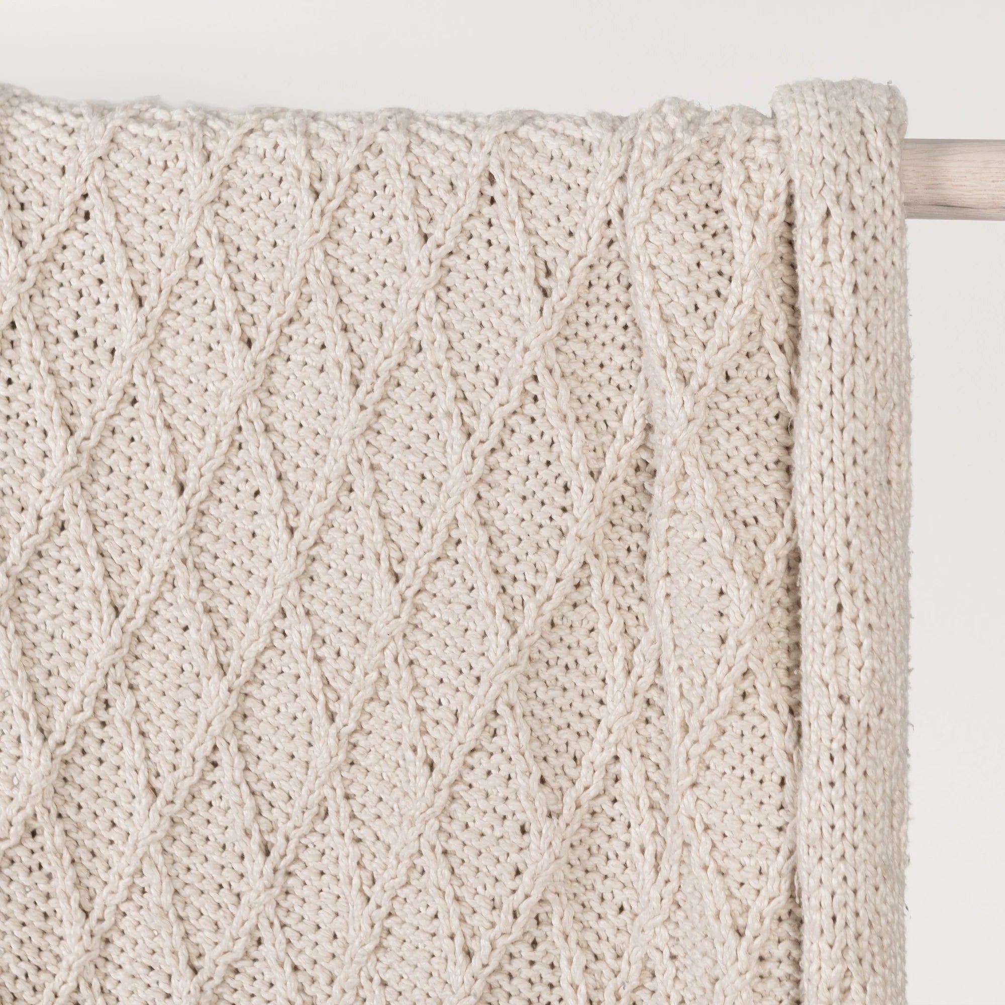 IVORY DIAMOND PATTERN THROW