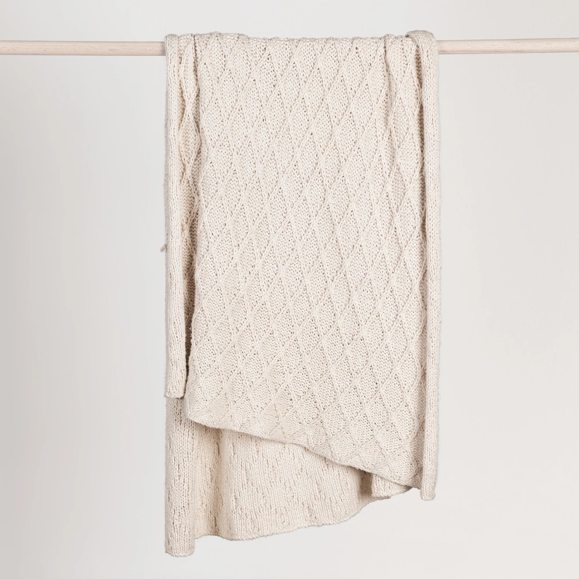IVORY DIAMOND PATTERN THROW